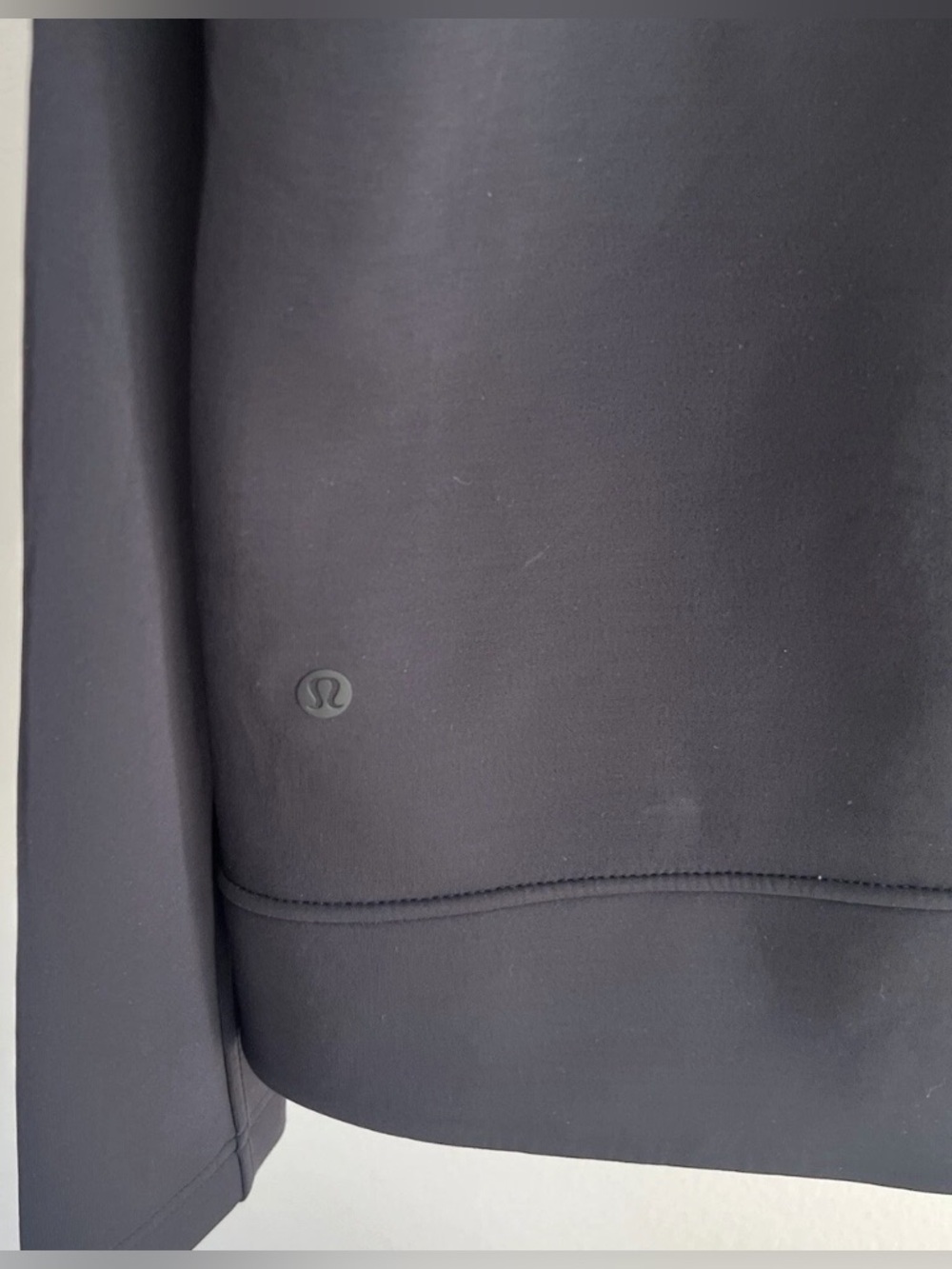 Lululemon Embrace The Space Jacket
Size 4 Black Relaxed Thermo
Regulating - Picture 7 of 12